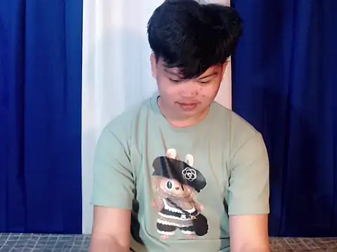 Snapshot of Reynelcock chatting on 18, 11, 2025 Reynelcock online show from 18, 11, 2025