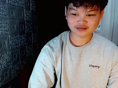 Snapshot of Reynelcock chatting on 8, 9, 2025 Reynelcock online show from 8, 9, 2025