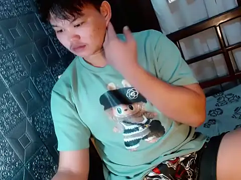 Snapshot of Reynelcock chatting on 8, 10, 2025 Reynelcock online show from 8, 10, 2025