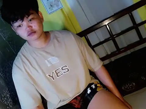 Snapshot of Reynelcock chatting on 19, 11, 2025 Reynelcock online show from 19, 11, 2025