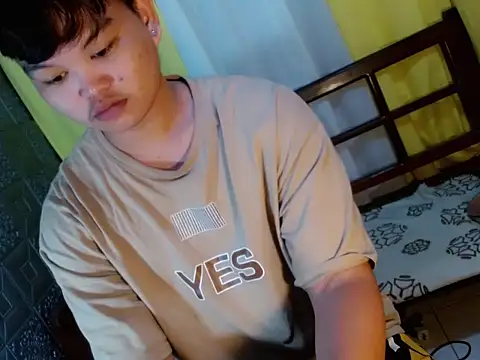 Snapshot of Reynelcock chatting on 13, 10, 2025 Reynelcock online show from 13, 10, 2025