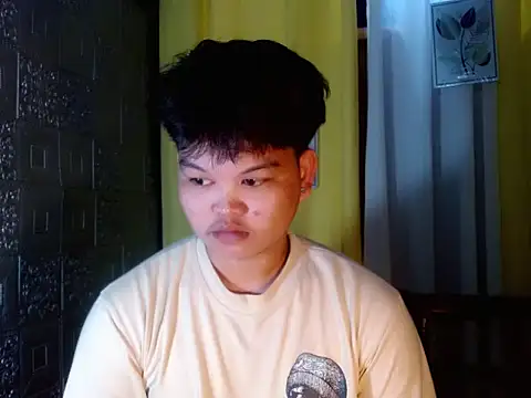 Snapshot of Reynelcock chatting on 5, 11, 2025 Reynelcock online show from 5, 11, 2025