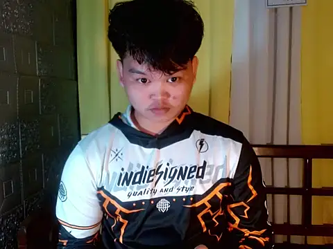 Snapshot of Reynelcock chatting on 3, 11, 2025 Reynelcock online show from 3, 11, 2025