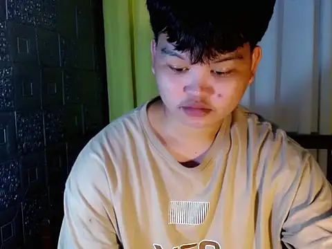 Snapshot of Reynelcock chatting on 9, 11, 2025 Reynelcock online show from 9, 11, 2025