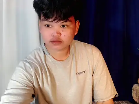 Snapshot of Reynelcock chatting on 18, 11, 2025 Reynelcock online show from 18, 11, 2025