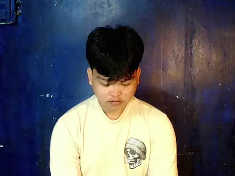 Snapshot of Reynelcock chatting on 27, 11, 2025 Reynelcock online show from 27, 11, 2025