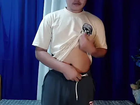 Snapshot of Reynelcock chatting on 4, 10, 2025 Reynelcock online show from 4, 10, 2025