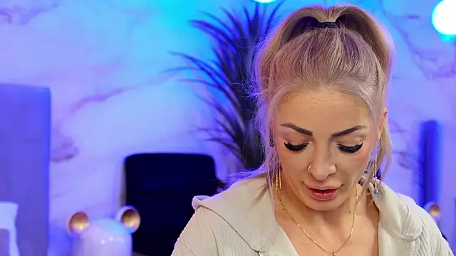 Izabellle02 online show from 7, 3, 2026