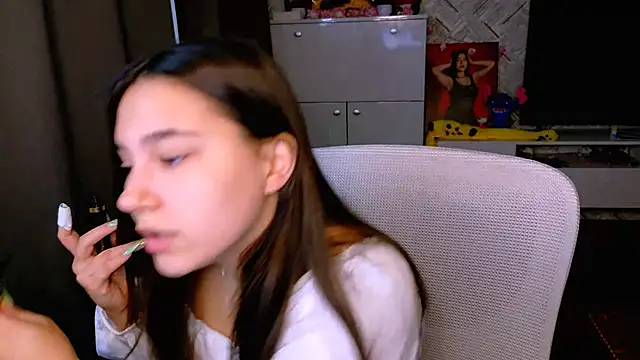 Snapshot of Arianna_Grend chatting on 15, 10, 2025 Arianna Grend online show from 15, 10, 2025