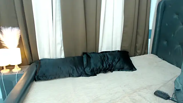 Goddess Isabel online show from 15, 4, 2026