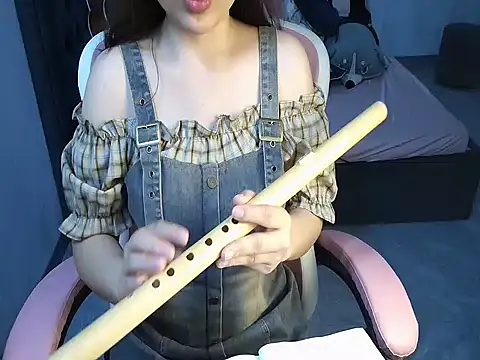 Snapshot of Ori-Yannie chatting on 27, 10, 2025 Ori-Yannie online show from 27, 10, 2025