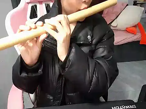 Snapshot of Ori-Yannie chatting on 19, 11, 2025 Ori-Yannie online show from 19, 11, 2025