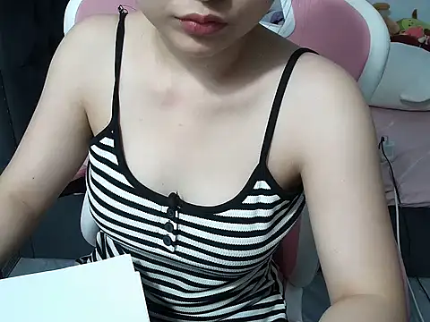 Snapshot of Ori-Yannie chatting on 11, 10, 2025 Ori-Yannie online show from 11, 10, 2025