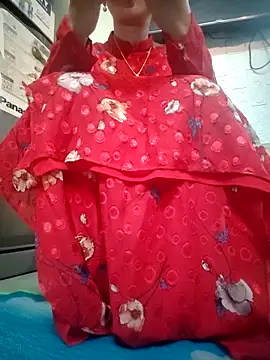 Snapshot of Du-Uyen chatting on 18, 11, 2025 Du-Uyen online show from 18, 11, 2025