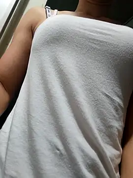 Snapshot of Du-Uyen chatting on 29, 9, 2025 Du-Uyen online show from 29, 9, 2025