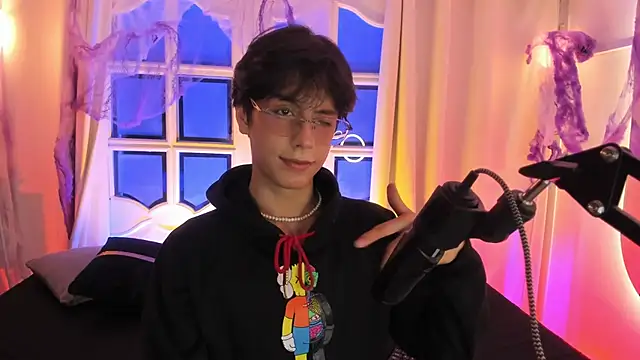 luixdust  online show from 10, 10, 2025