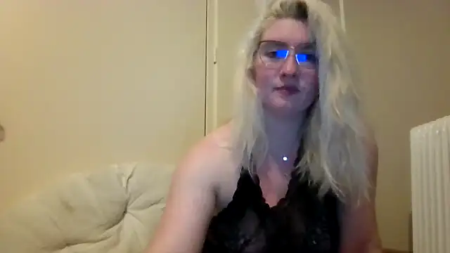 Snapshot of Emma_pleasur chatting on 6, 1, 2026 Emma pleasur online show from 6, 1, 2026