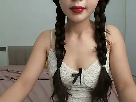 Lucie-Sexy2k online show from 17, 6, 2026