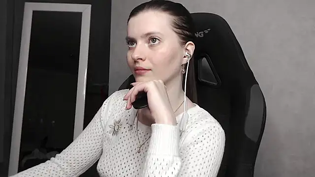 cute elfy  online show from 16, 9, 2025