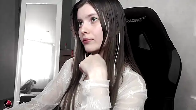 cute elfy  online show from 14, 9, 2025