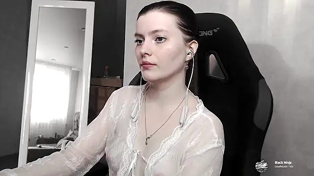 cute elfy  online show from 8, 10, 2025