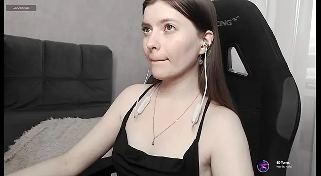 cute elfy  online show from 7, 11, 2025