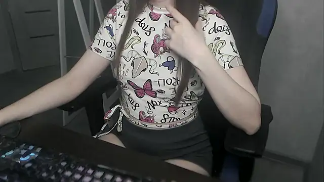 cute elfy  online show from 23, 3, 2026