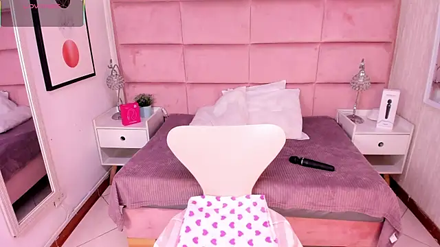 Janah Myers online show from 4, 12, 2025