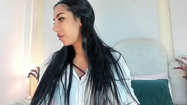 SalomeeBell online show from 10, 11, 2025