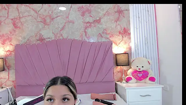 Wonderkloe  online show from 10, 4, 2026