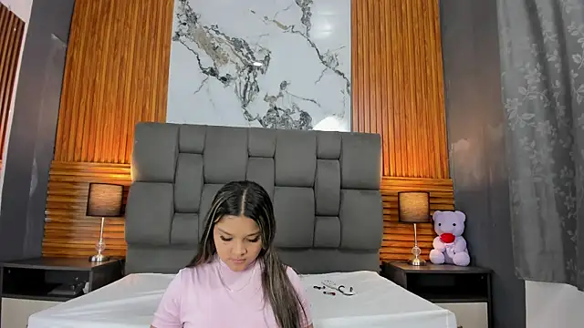 Wonderkloe  online show from 8, 4, 2026