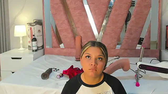 Wonderkloe  online show from 11, 2, 2026