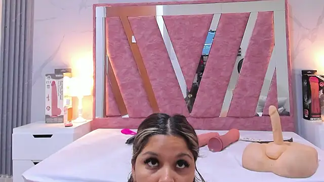 Wonderkloe  online show from 3, 2, 2026