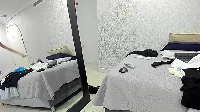 BeccaReedd online show from 8, 11, 2025