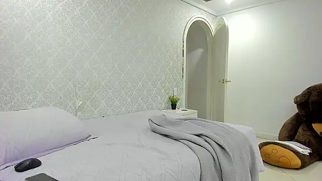 BeccaReedd online show from 9, 11, 2025