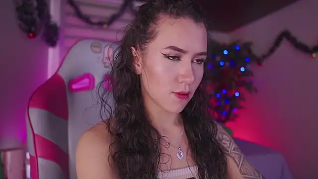 Snapshot of chloe_moons_ chatting on 18, 12, 2025 chloe moons online show from 18, 12, 2025