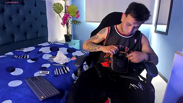 Snapshot of Thonixxx_mr chatting on 2, 3, 2026 Thonixxx mr online show from 2, 3, 2026