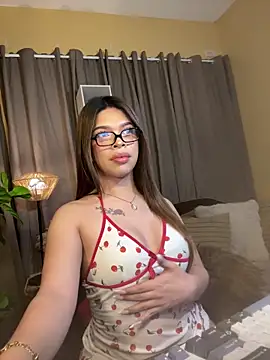 Nyxie luxx online show from 2, 4, 2026