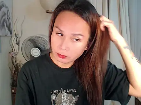 holly bitch online show from 6, 4, 2026