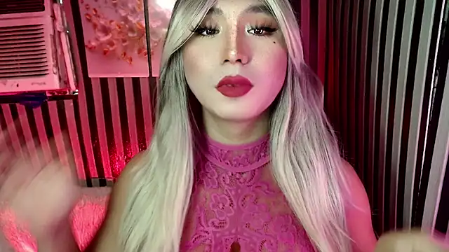 UrhotlucyTS online show from 23, 2, 2026