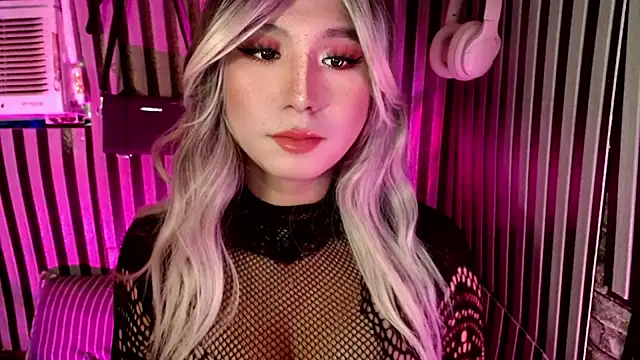 UrhotlucyTS online show from 13, 1, 2026