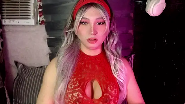 UrhotlucyTS online show from 10, 10, 2025