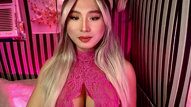 UrhotlucyTS online show from 5, 2, 2026