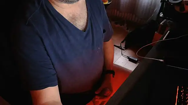 Snapshot of Hairyfred73 chatting on 23, 6, 2026 Hairyfred73 online show from 23, 6, 2026