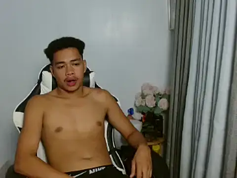 curlyasian njxx online show from 5, 6, 2026