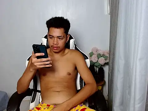 curlyasian njxx online show from 22, 4, 2026