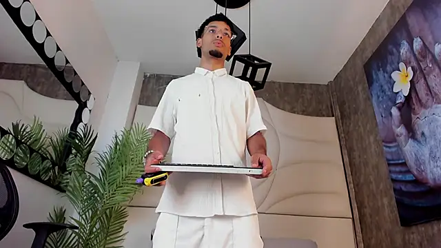 Thiagoferreti online show from 17, 10, 2025