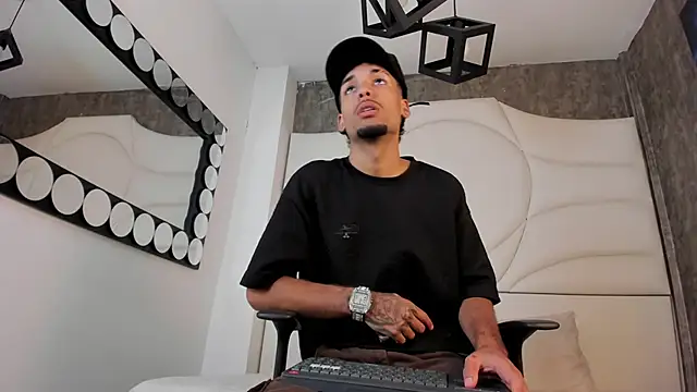 Thiagoferreti online show from 3, 10, 2025