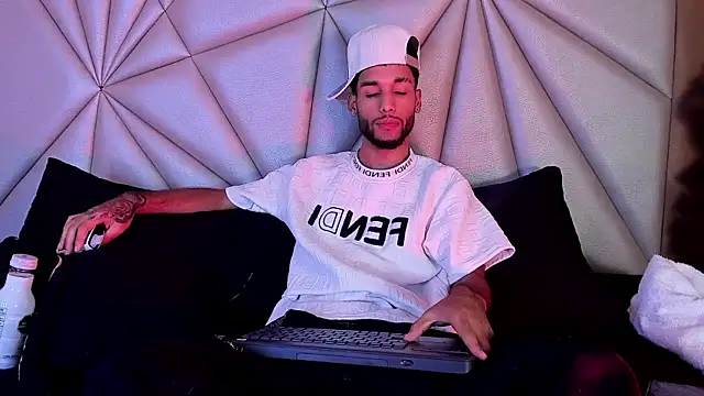 Thiagoferreti online show from 9, 4, 2026