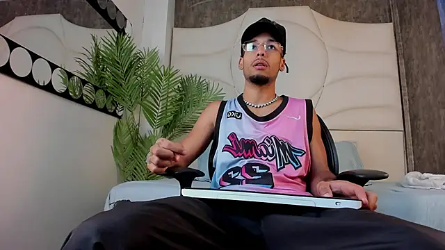 Thiagoferreti online show from 25, 10, 2025